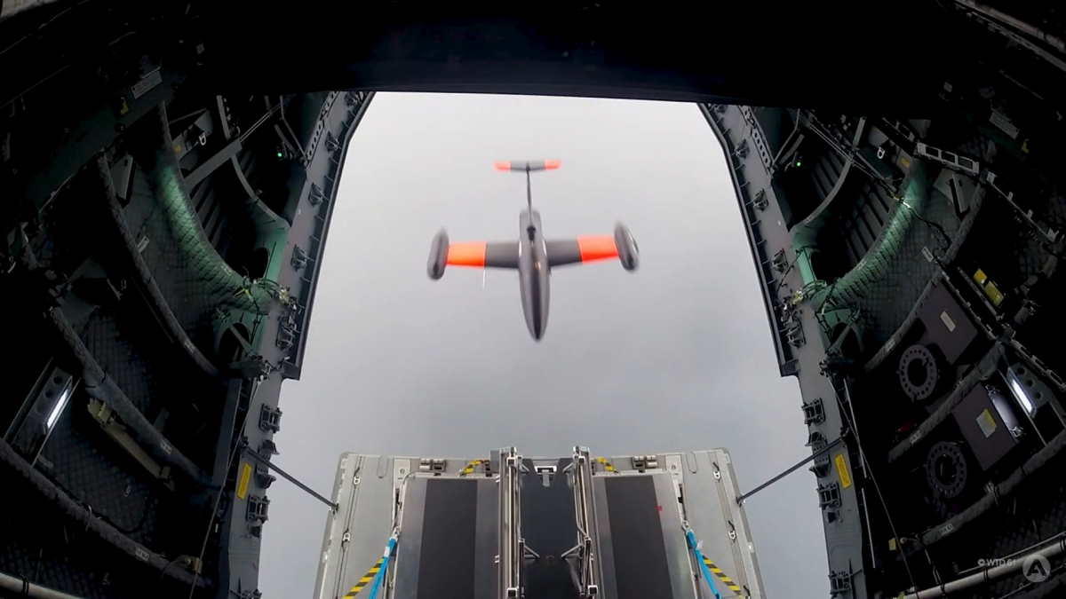 SCAF : Airbus démontre avec succès le concept de largage de drones depuis un A400M