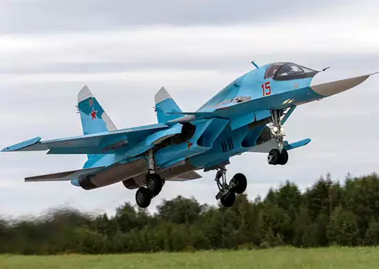 Un Su-34 russe largue une bombe au-dessus de Belgorod