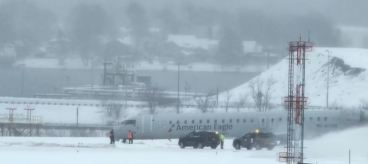 American Airlines : un Bombardier CRJ900 sort de la piste à Portland
