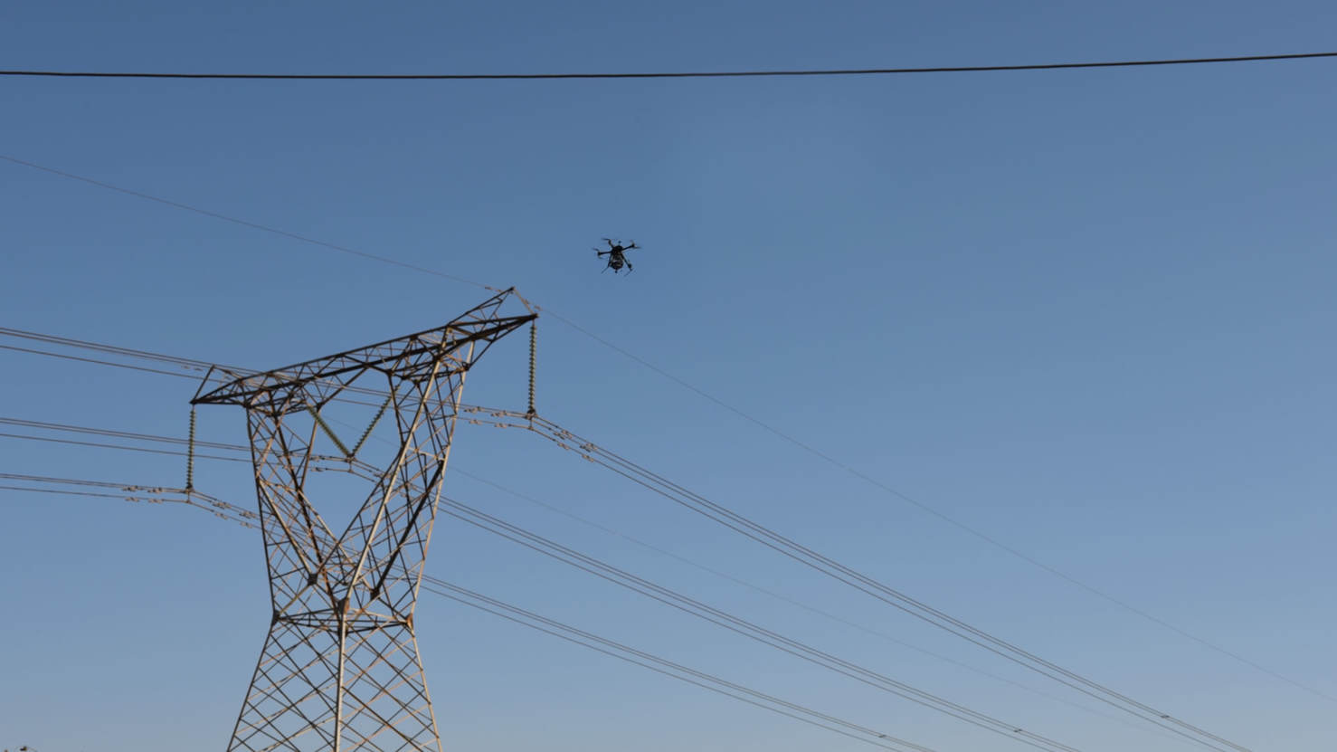 L'entreprise russe Ruselectronics développe un drone pour l'inspection de lignes électriques