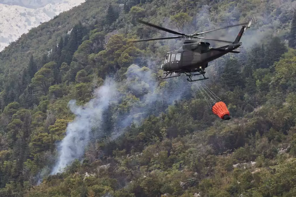 Les Bell 412 EPI de l'Armée de l'Air du Monténégro ont réalisé 200 000 heures de vol dans la lutte contre les feux de forêt