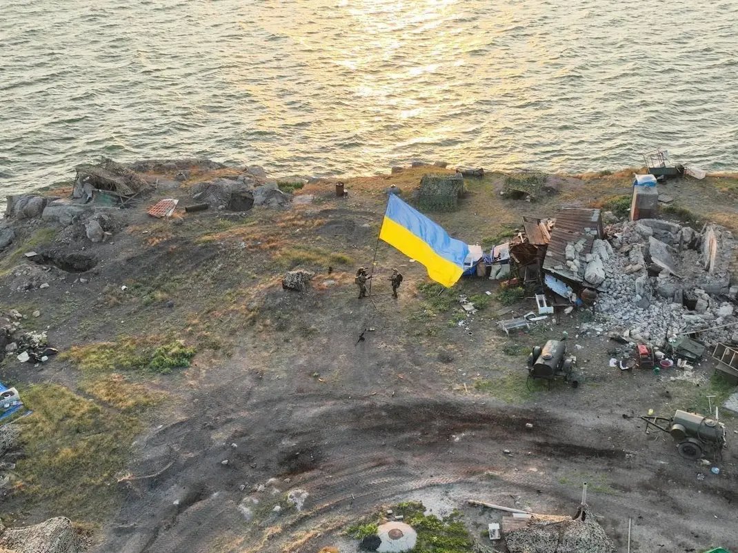 Le drapeau ukrainien flotte à nouveau sur l'île des Serpents