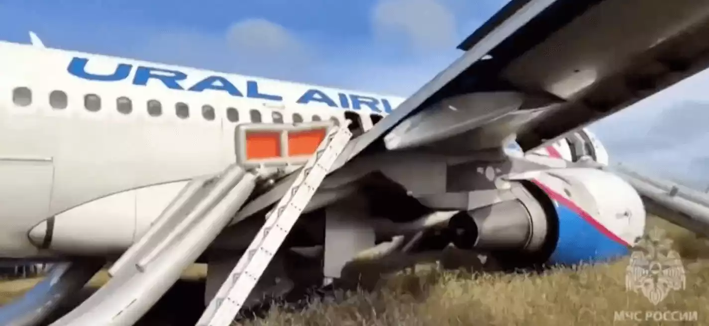 Atterrissage d'urgence d'un Airbus A320 dans un champ en Sibérie