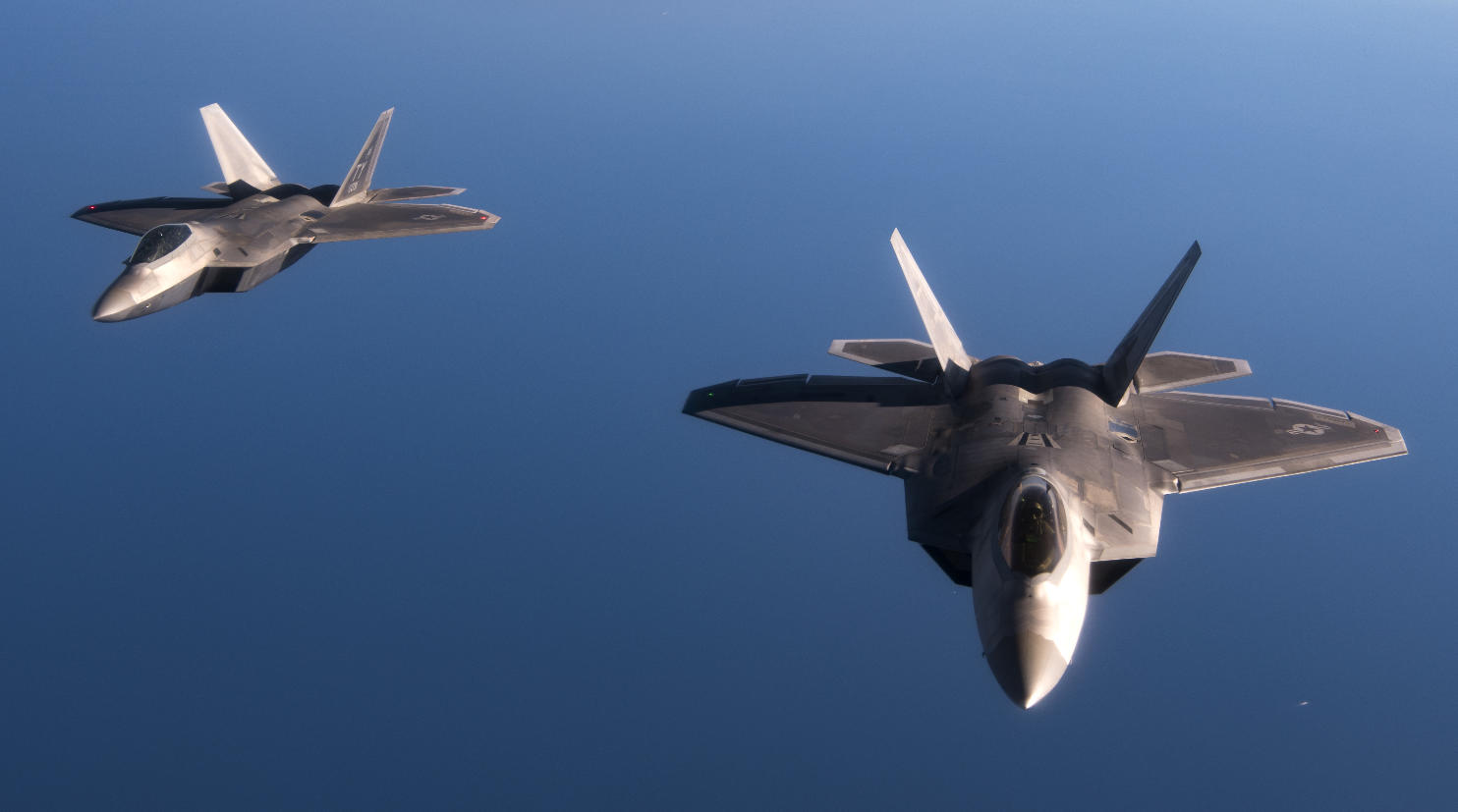 F-22 et Typhoon mènent un entraînement conjoint