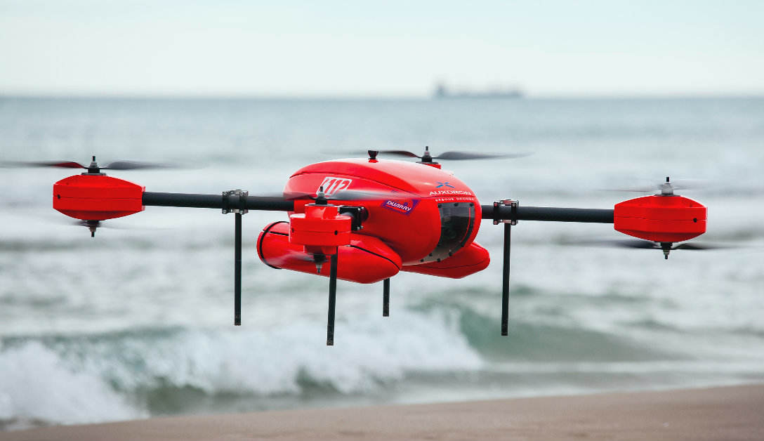 Espagne : un drone porte assistance à des nageurs