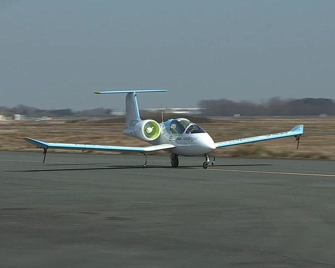 Premier vol de l'E-Fan d'Airbus Group Innovations