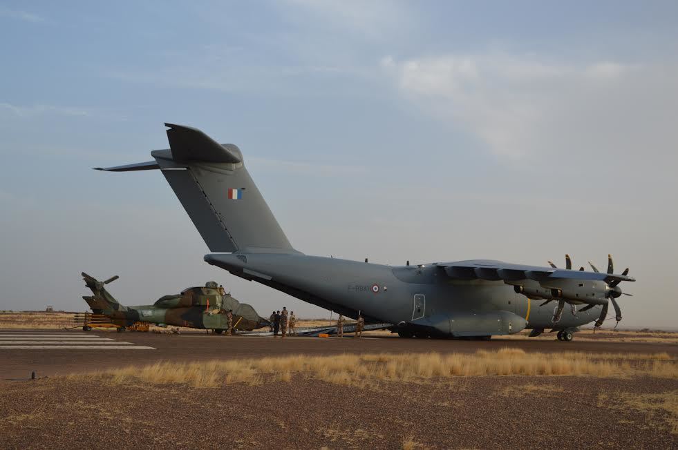 Première : Un A400M Atlas rapatrie un hélicoptère Tigre du Sahel