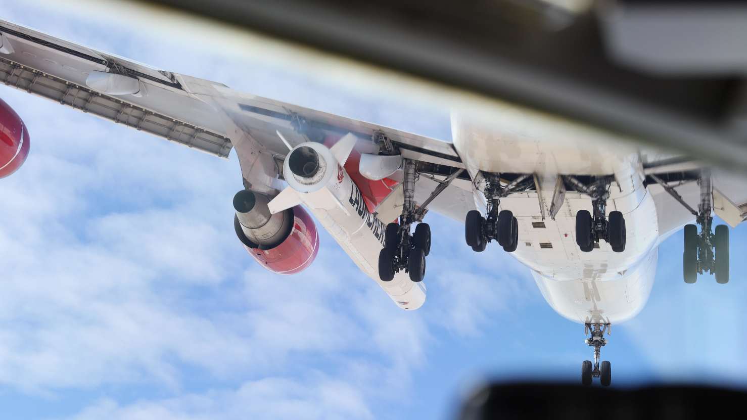 Le LauncherOne de Virgin Orbit sous l’aile d’un 747
