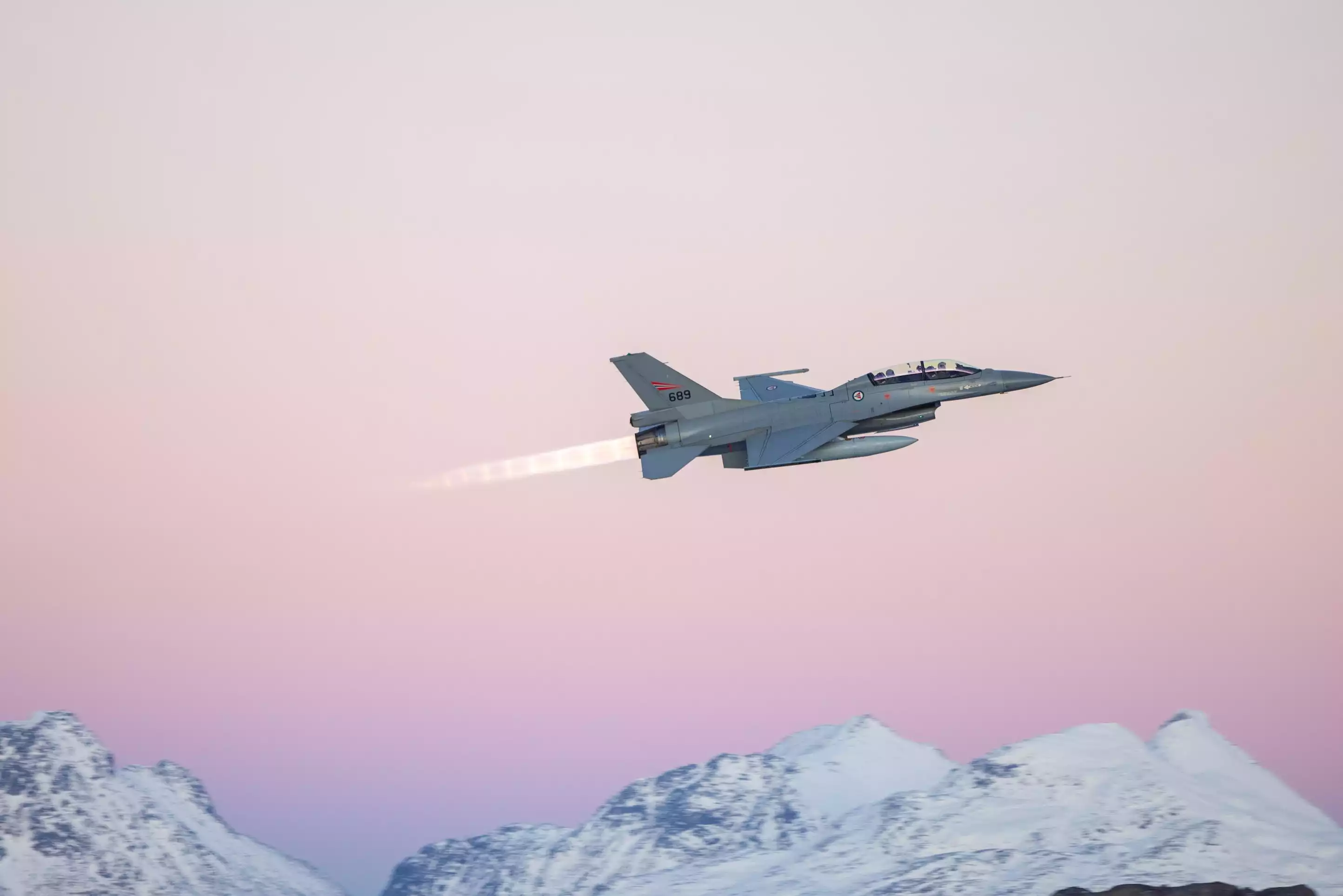Avion de combat biplace F-16BM Fighting Falcon norvégien.