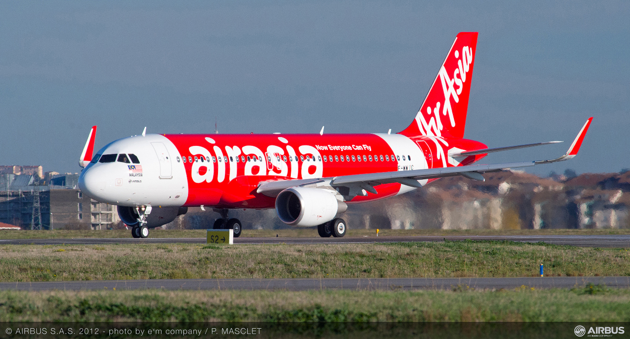AirAsia perd un Airbus A320 en mer