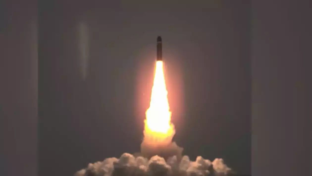 Tir d'essai d'un missile stratégique M51 depuis le SNLE Le Téméraire le 12 juin 2020.