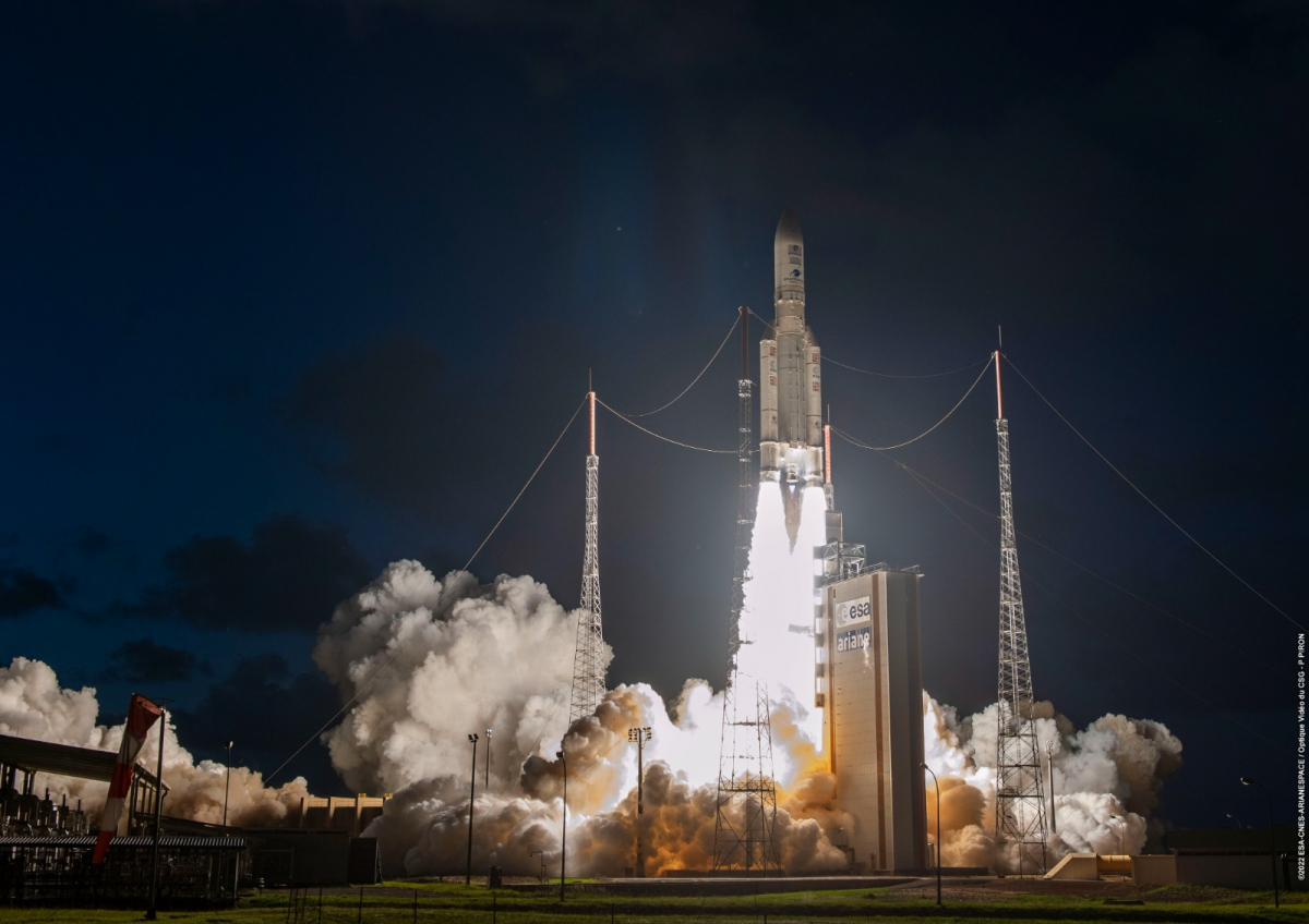 Ariane 5 a lancé l’énorme satellite Eutelsat Konnect VHTS