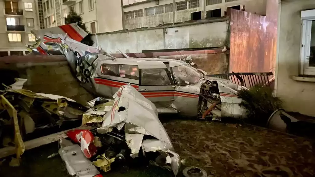 Crash aérien d'un avion bimoteur Piper PA-30 Twin Comanche en plein coeur de la ville de Villejuif