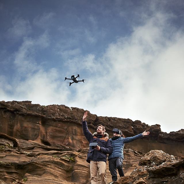 Parrot présente deux nouveaux drones de loisirs