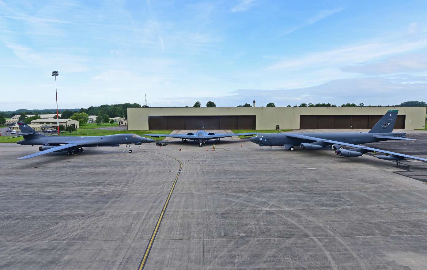 B-2, B-1 et B-52 réunis pour la première fois en Europe