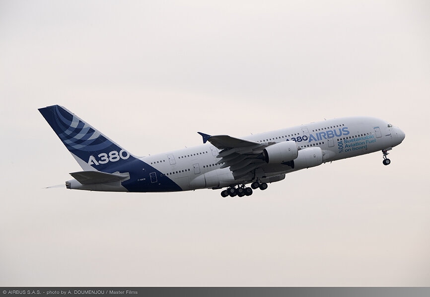 Airbus a effectué le premier vol d'un A380 alimenté à 100 % par du SAF