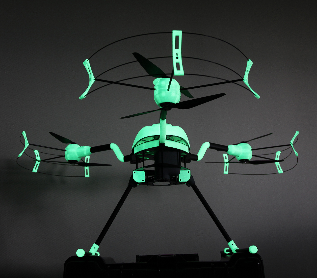Bourget 2015 : Dronavia sort un drone photoluminescent