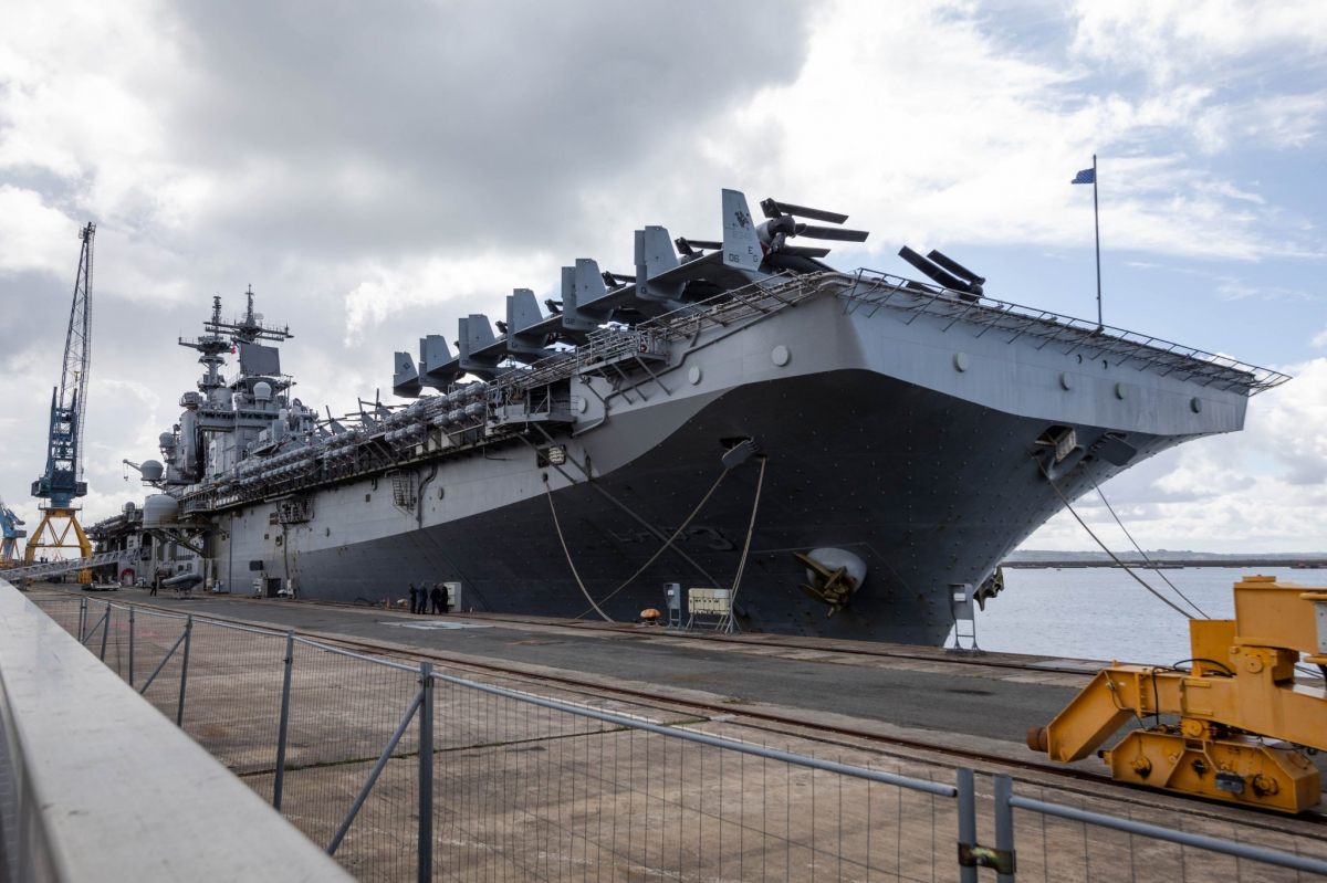 L'USS Kearsarge (LHD 3) à Brest