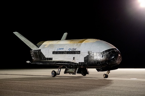 Le X-37B de Boeing achève sa sixième mission et établit un nouveau record d'endurance