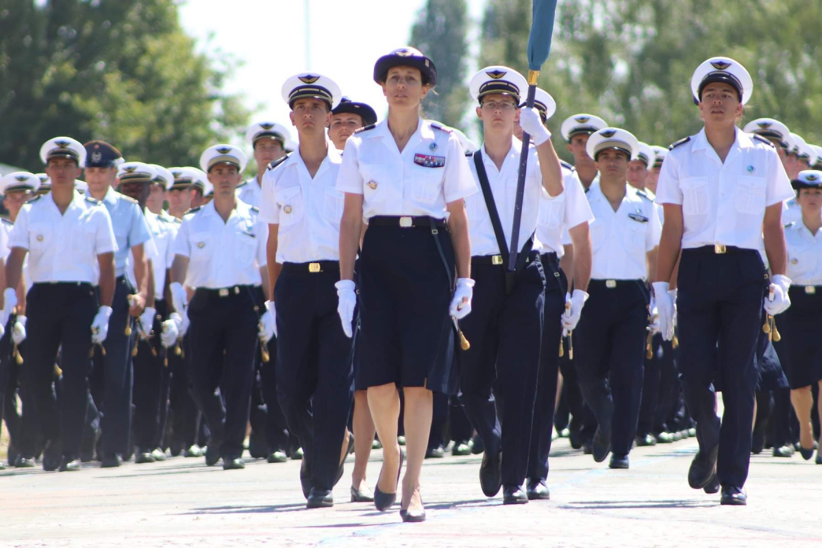 Défense : cinq femmes commandants de bases aériennes à l'été