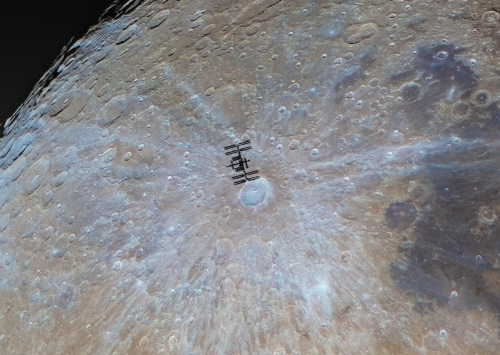 L’ISS « survole » le cratère Tycho