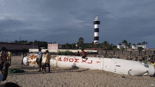 Un booster de fusée indienne sur la plage de Pondichéry