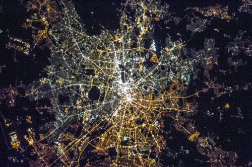 Depuis l’espace, la ville de Berlin reste coupée en deux