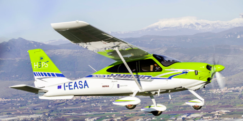 Tecnam a fait voler son avion à motorisation hybride P2010 H3PS