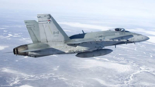 Un F-18 canadien s'écrase