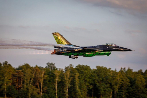 Le F-16 Solo Display belge se distingue en Pologne