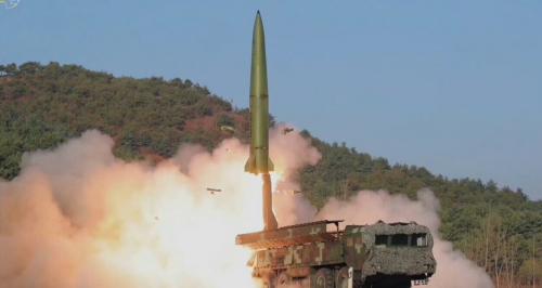 Ukraine : la Russie a tiré des missiles nord-coréens et cherche à acheter des missiles iraniens