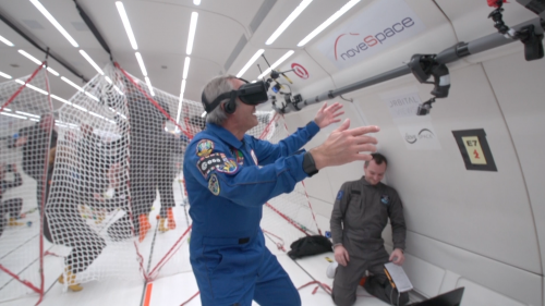 Un astronaute français réalise une marche lunaire virtuelle lors d'un vol parabolique