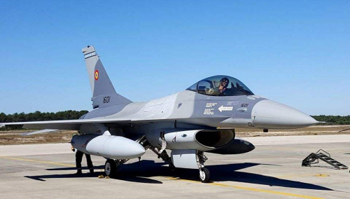 La Roumanie reçoit ses premiers F-16