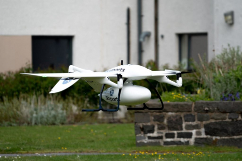 Covid-19 : livraison de tests et de matériel par drone