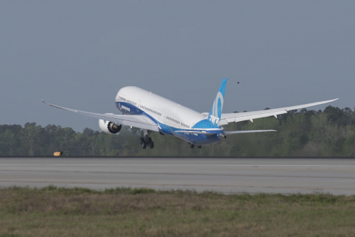 Le Boeing 787-10 décolle pour la première fois