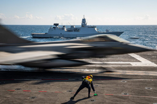 Défense : le porte-avions Charles-de-Gaulle repart en mission en Méditerranée