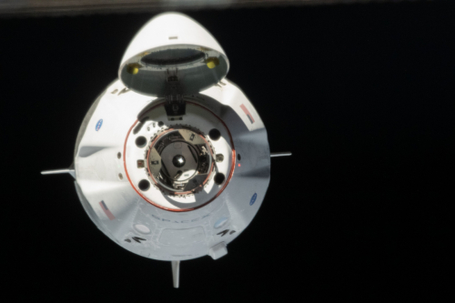 Le premier Crew Dragon habité de SpaceX a rejoint l’ISS