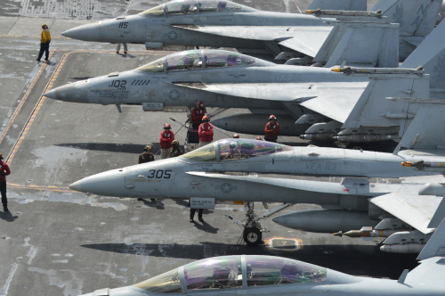 Les Super Hornet de l'US Navy cloués au sol