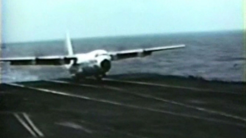 Il y a 60 ans : un C-130 Hercules sur un porte-avions