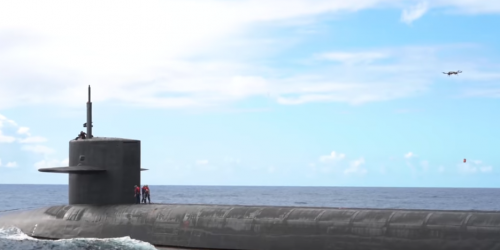 Un sous-marin bénéficie d'une livraison par drone