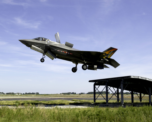 L'image : Essais de tremplin pour le F-35