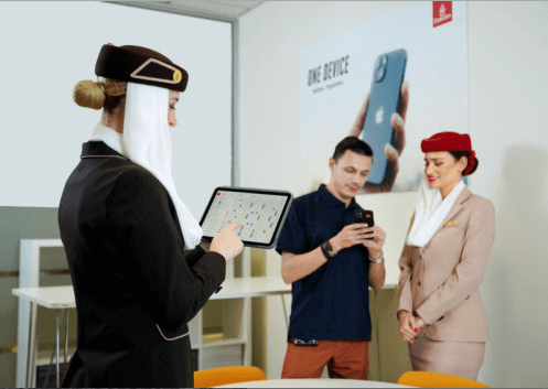 Emirates déploie 20 000 smartphones et tablettes numériques pour son personnel de cabine