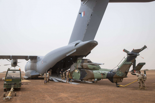 French A400M carries Tiger helo to Gao