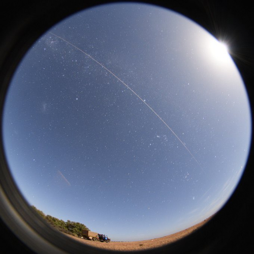 Une capsule d’échantillons d’astéroïde dans le ciel australien