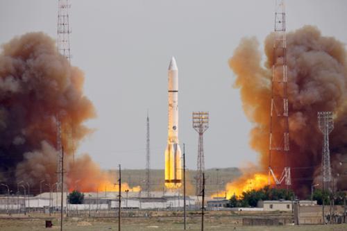 Le nouveau Proton-M Breeze-M lance Intelsat-31 mais rencontre des problèmes