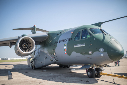 L'Embraer KC-390 poursuit ses essais en vue de sa certification militaire