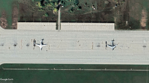 Explosions sur deux bases aériennes stratégiques russes : nouveau drone ukrainien ou vieux Tu-141 ?