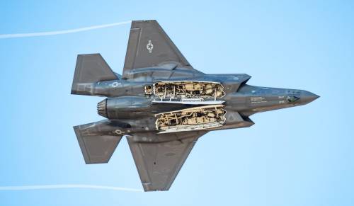 Le F-35 peut maintenant emporter des bombes thermonucléaires