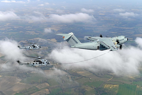 L' A400M apte au ravitaillement des hélicoptères en vol