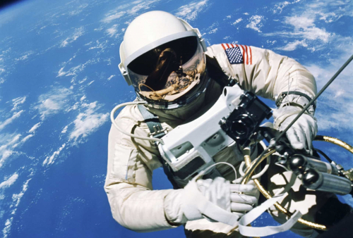 Edward White et la première « marche dans l’espace » américaine